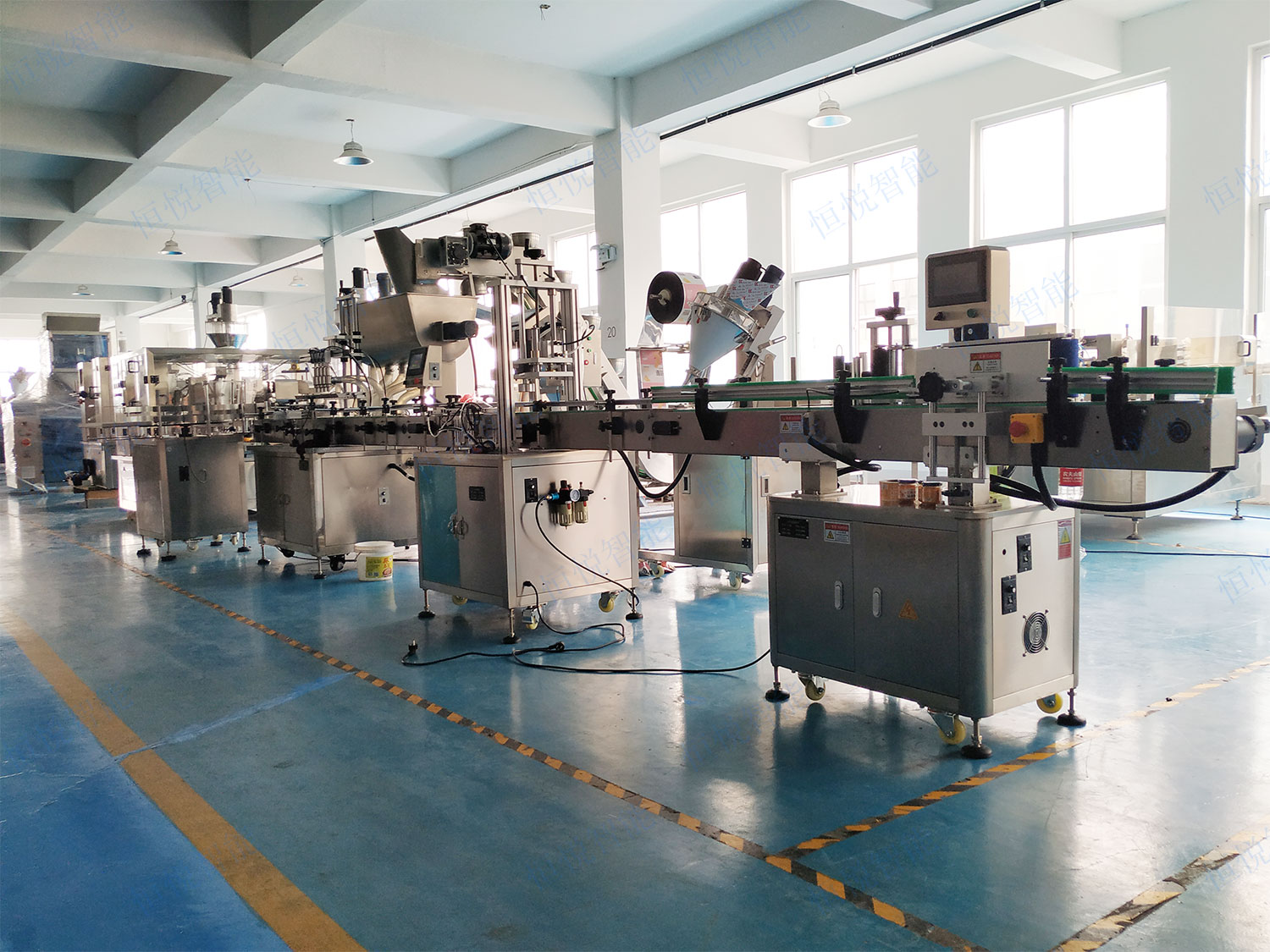 全自动酱料灌装机.jpg 全自动酱料灌装机.jpg